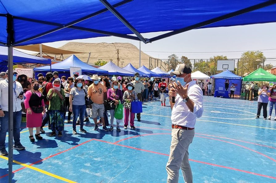 Multitudinaria atención ciudadana en Población Chile marca primer despliegue territorial del Gobierno