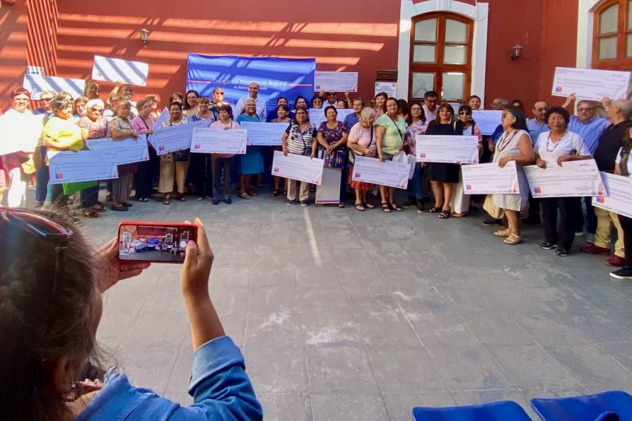 Delegación Presidencial entrega más de $37 millones del FONDES para proyectos sociales