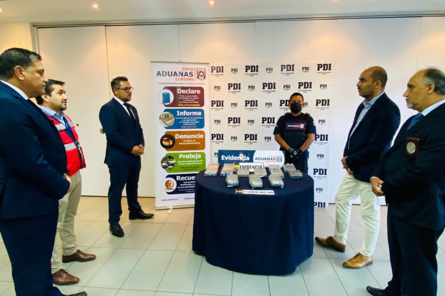 PDI y Aduanas incautaron 18 kilos de drogas en Complejo Chacalluta