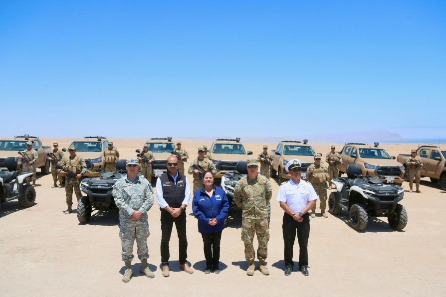 Gobierno entrega 13 camionetas y seis cuatrimotos al Ejército para potenciar el patrullaje fronterizo